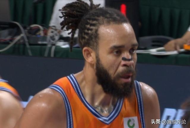 加时关键攻防接管比赛!麦基加盟上海男篮首秀18+3排球大帽付豪