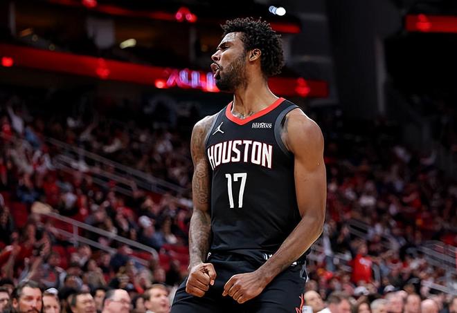 NBA级别后卫!拉塞尔CBA季前赛首秀轰18+7+9填满数据栏